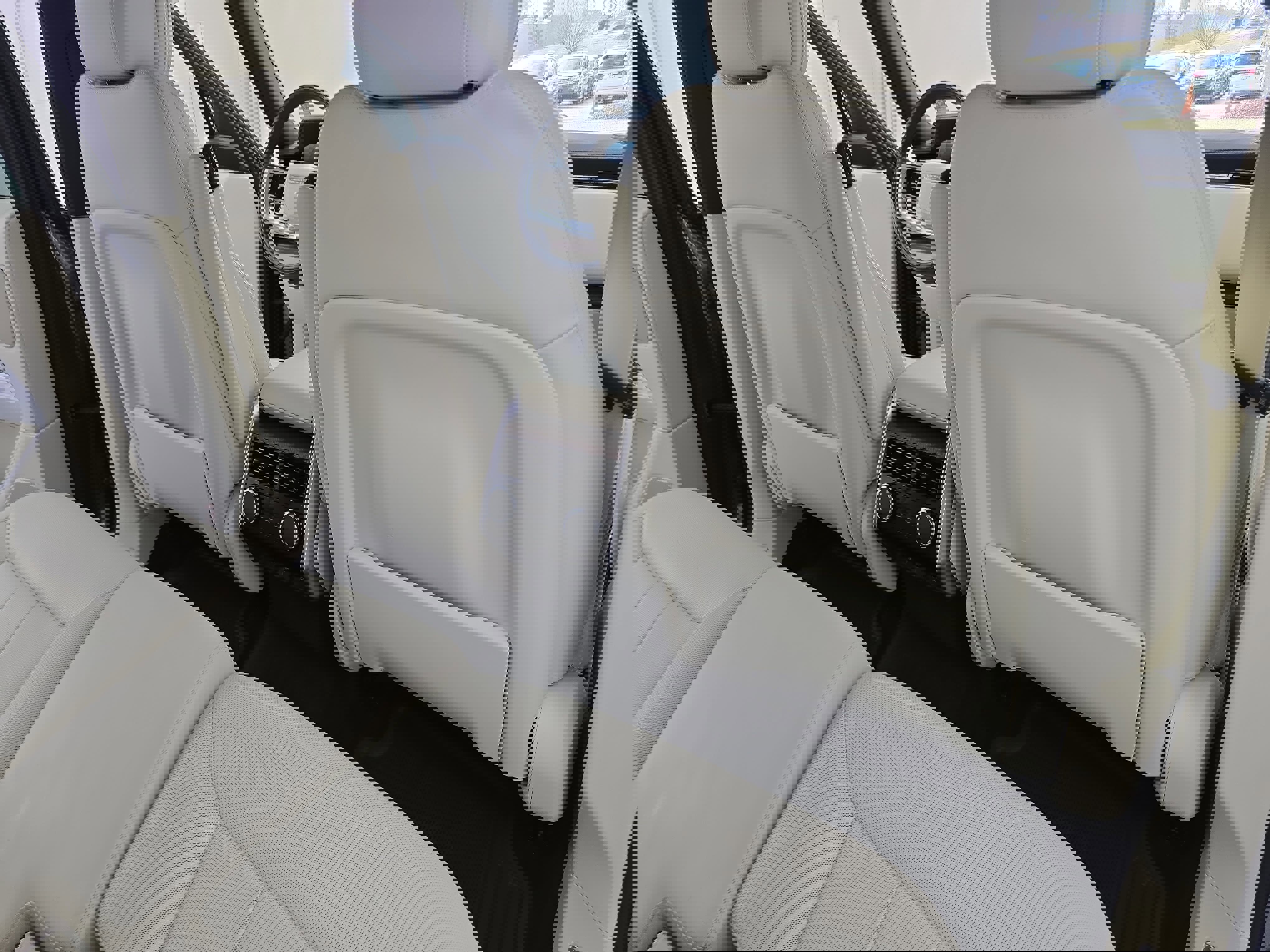 Certified 2023 Land Rover Range Rover SE image 11