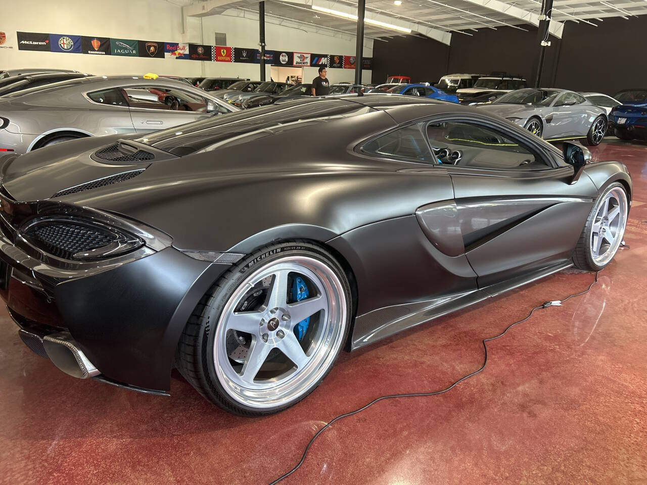Used 2017 McLaren 570S RWD image 2