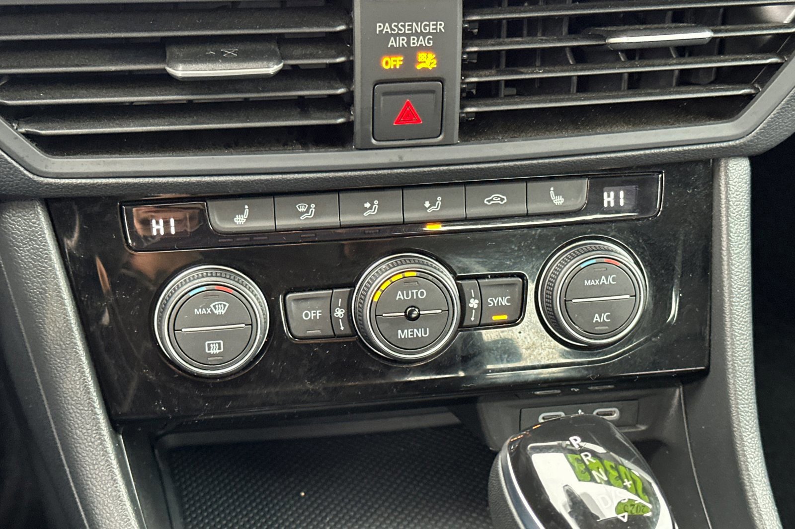 Used 2024 Volkswagen Jetta SE image 19