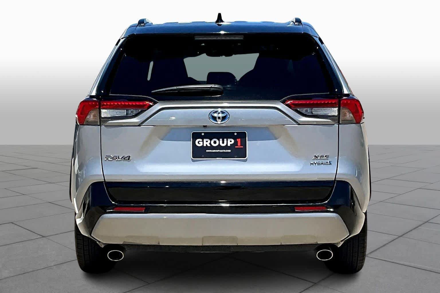 Used 2022 Toyota RAV4 XSE AWD/4WD image 5