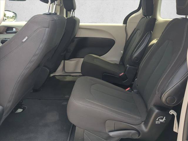 Used 2023 Chrysler Voyager LX FWD image 17