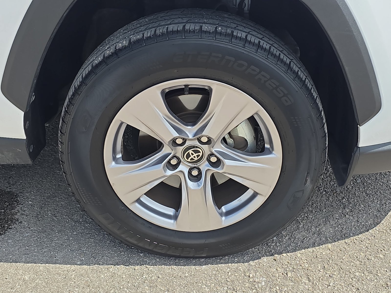 Used 2025 Toyota RAV4 XLE FWD image 28