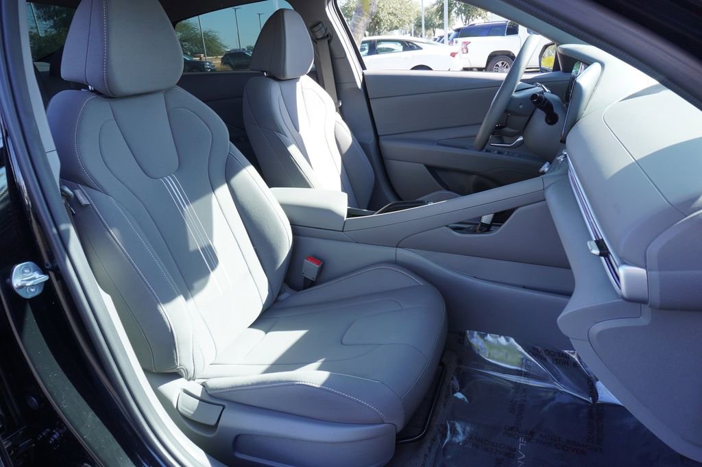 Used 2024 Hyundai Elantra SEL image 12