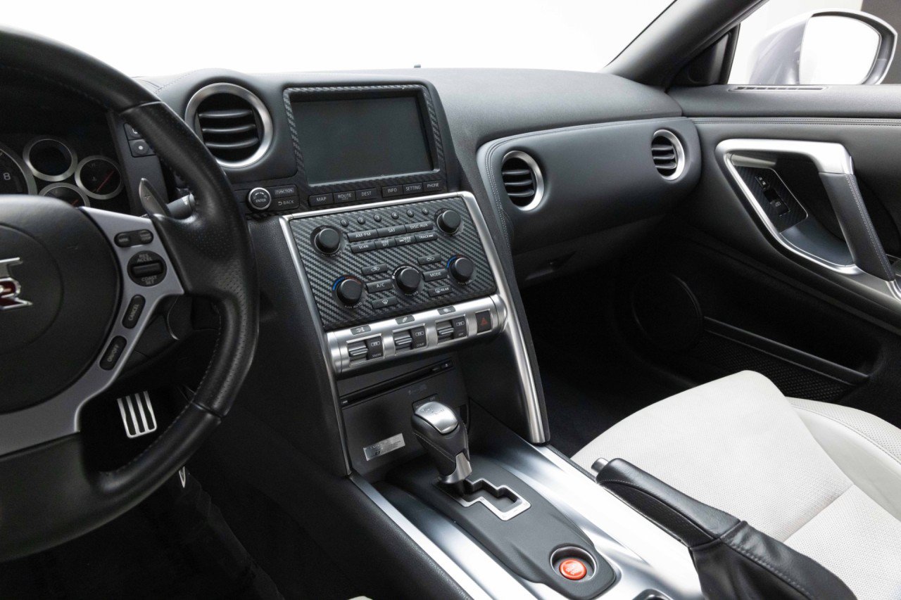 Used 2010 Nissan GT-R Premium AWD/4WD image 22