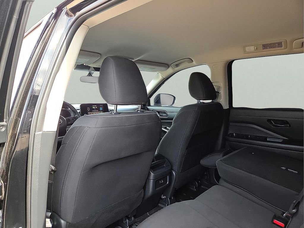 Used 2025 Nissan Pathfinder S image 11