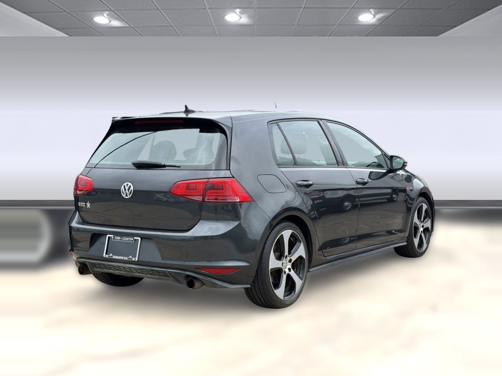 Used 2018 Volkswagen GTI SE w/ SE Leather Package FWD image 9