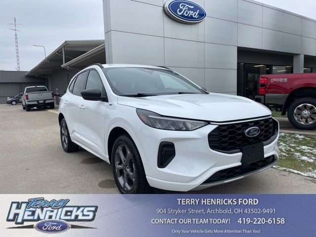 Used 2023 Ford Escape ST-Line image 1
