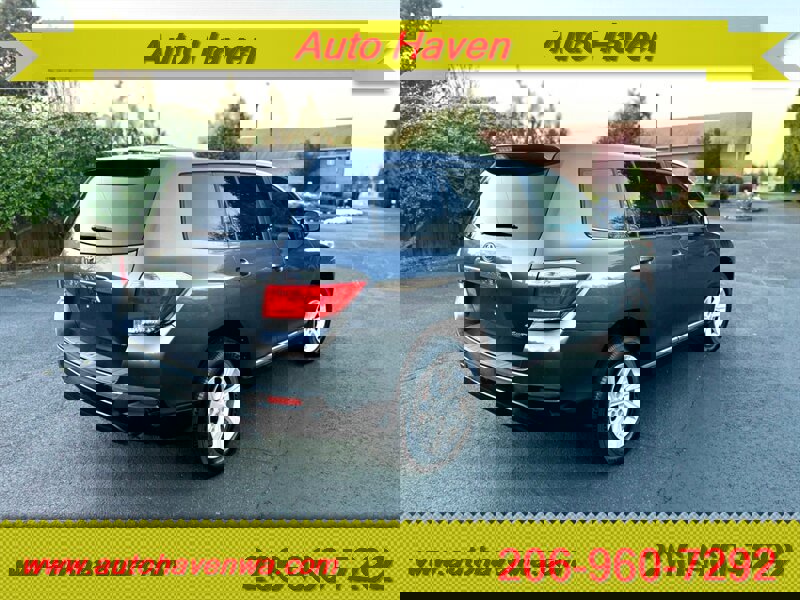Used 2013 Toyota Highlander 4WD w/ Cold Weather Pkg image 7