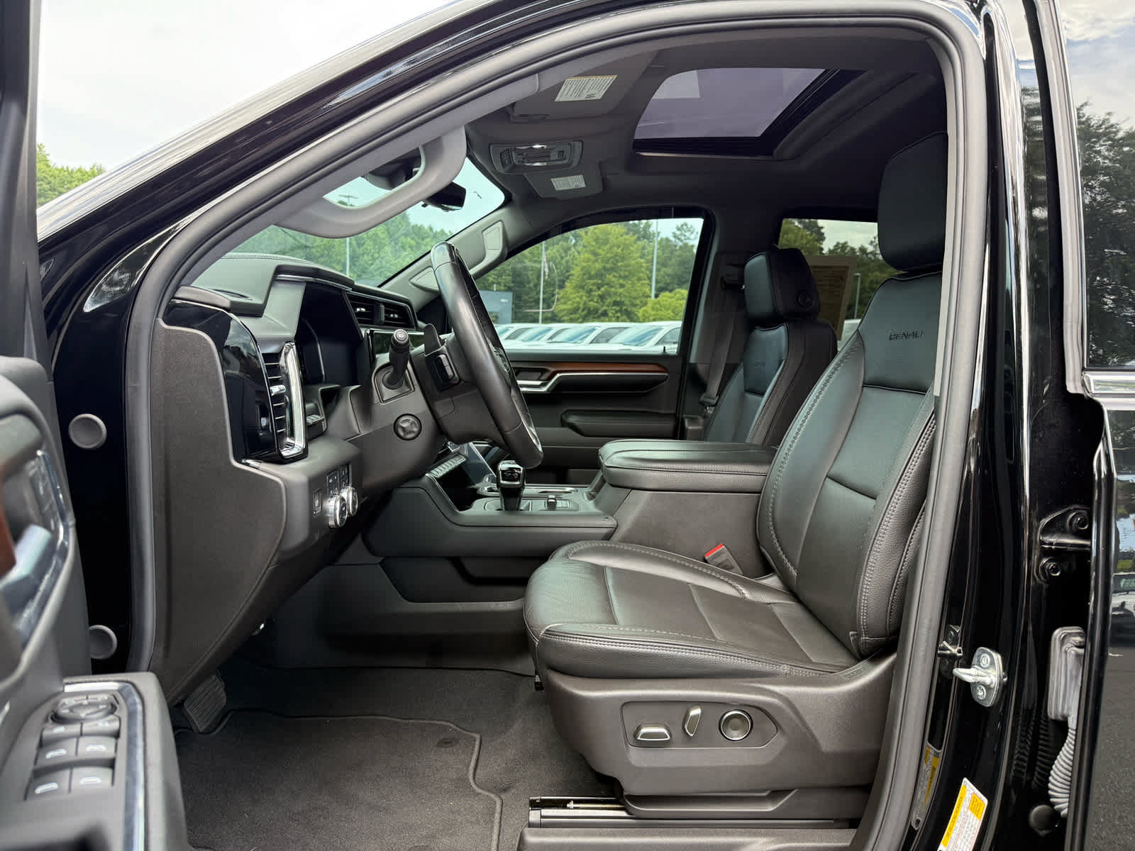 Used 2024 GMC Sierra 1500 Denali AWD/4WD image 12