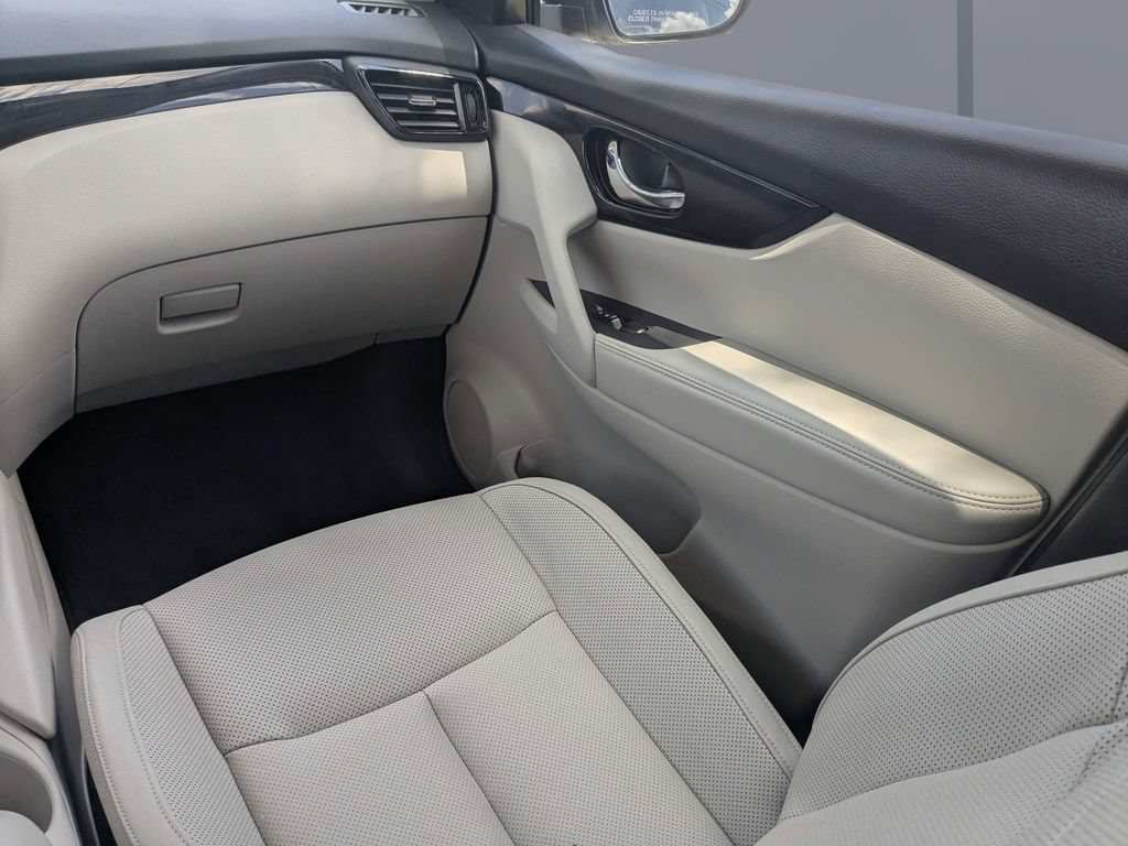 Used 2022 Nissan Rogue Sport SL w/ Premium Package FWD image 16