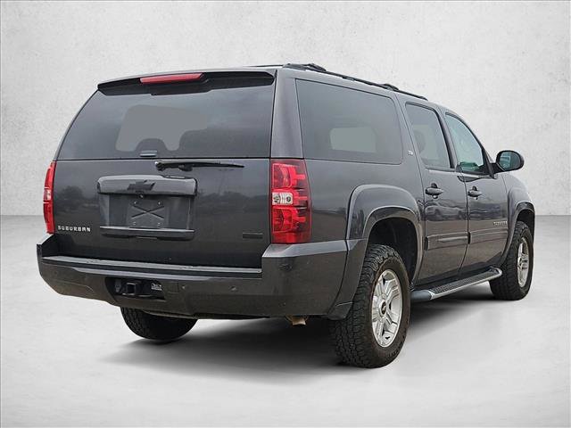 Used 2011 Chevrolet Suburban LT image 5