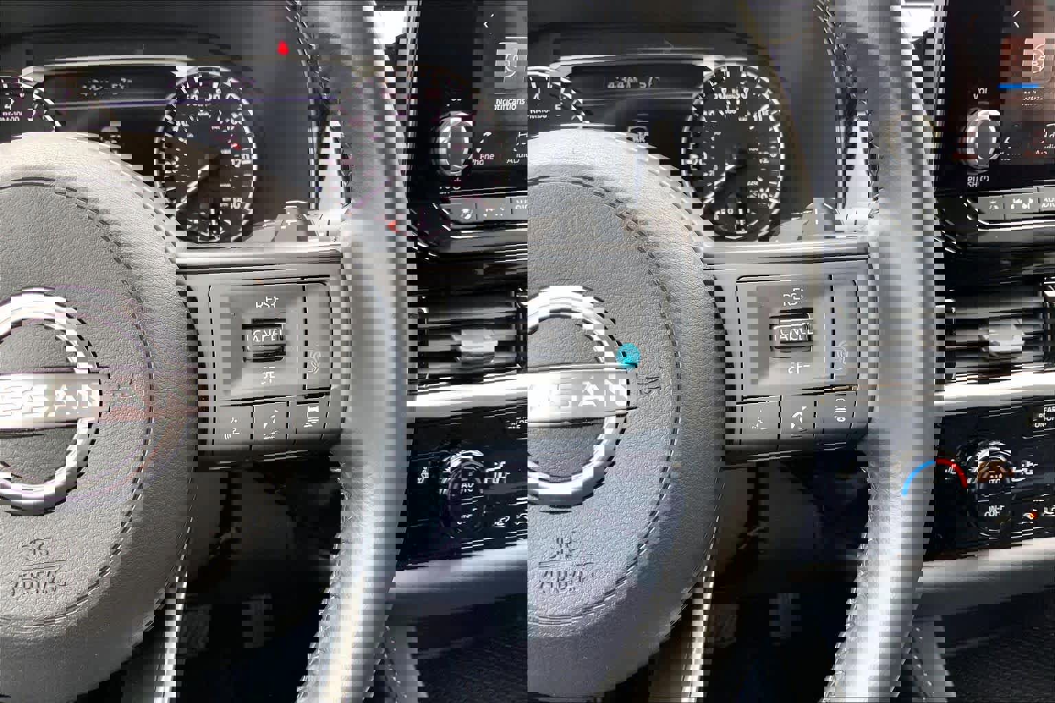 Used 2025 Nissan Pathfinder SV image 24