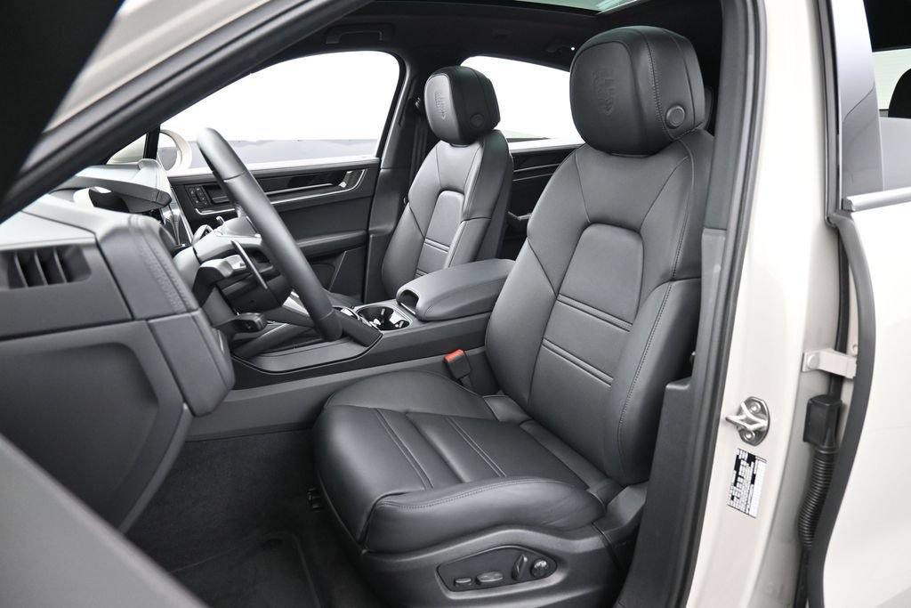 Certified 2026 Porsche Cayenne S AWD/4WD image 5
