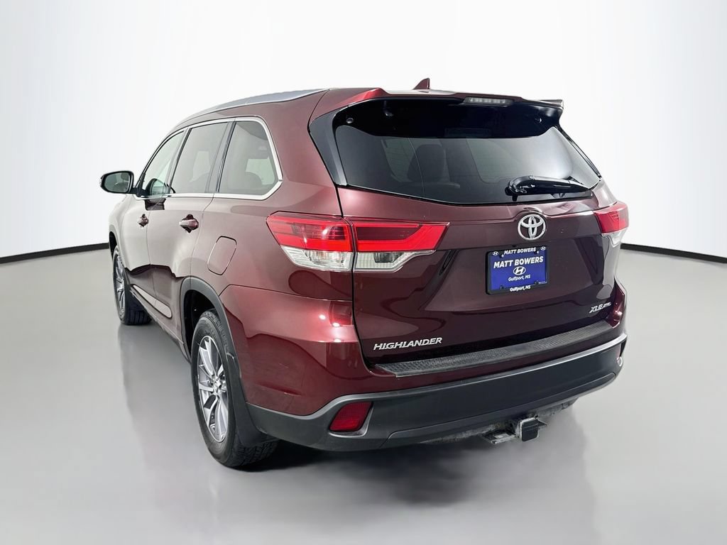 Used 2017 Toyota Highlander XLE AWD/4WD image 7