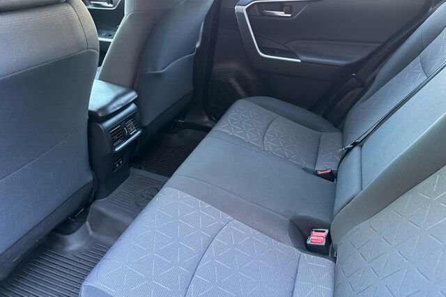 Used 2020 Toyota RAV4 XLE w/ XLE Grade Weather Package image 9