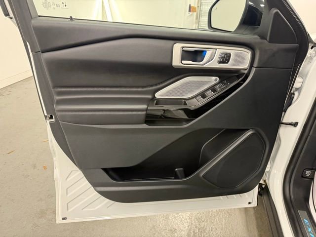 Used 2023 Ford Explorer Platinum w/ Technology Package image 15