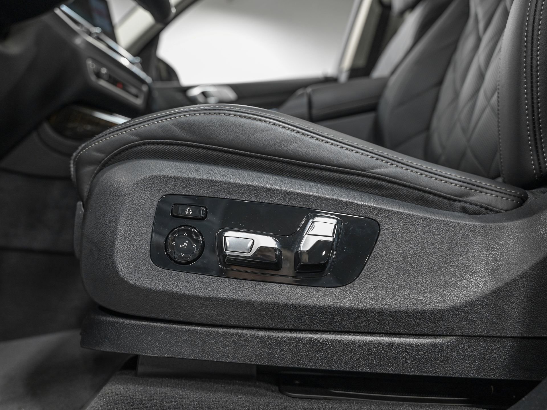 Used 2026 BMW X7 xDrive40i image 14