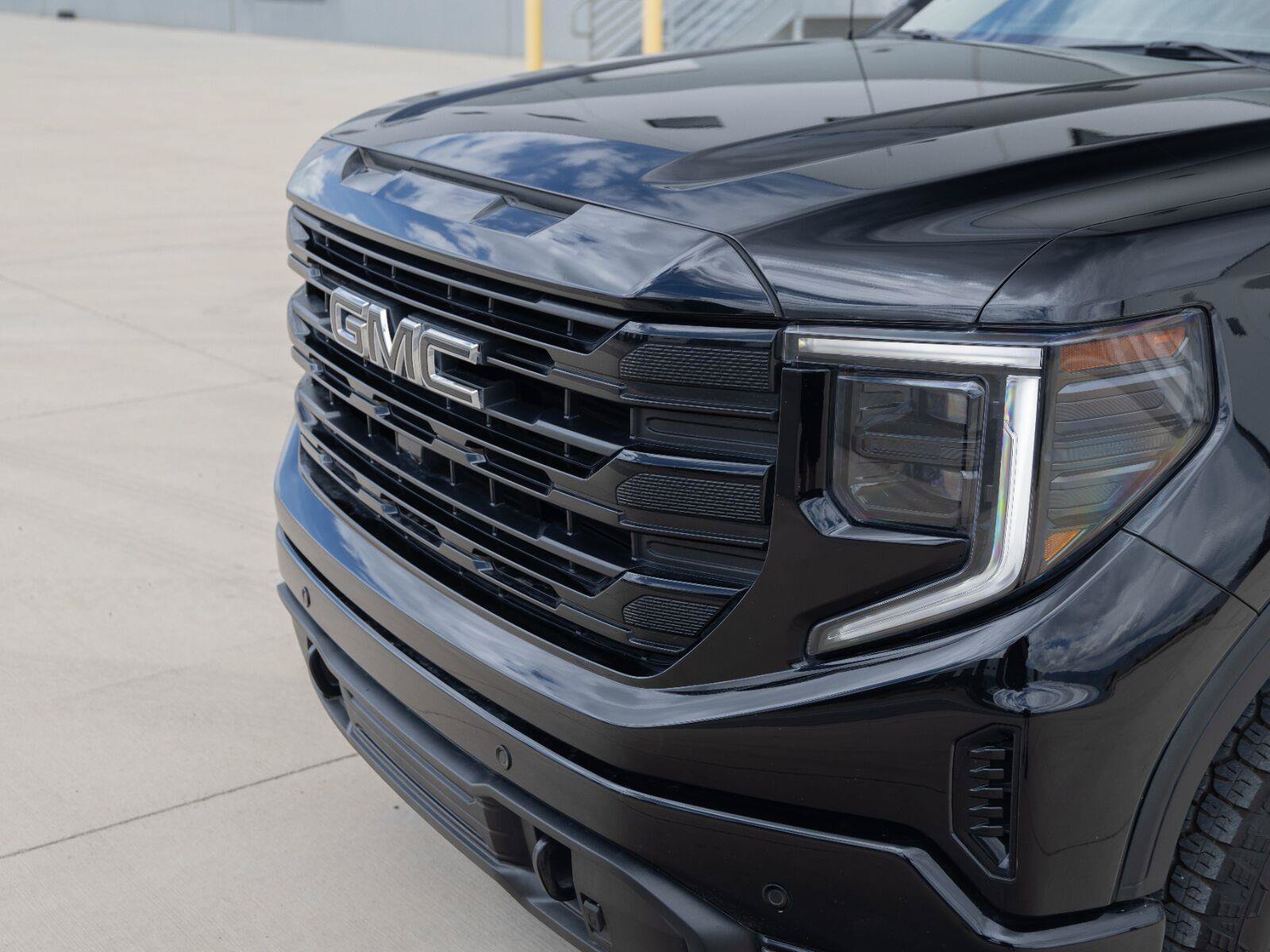 Used 2024 GMC Sierra 1500 Elevation w/ Elevation Premium Package AWD/4WD image 17