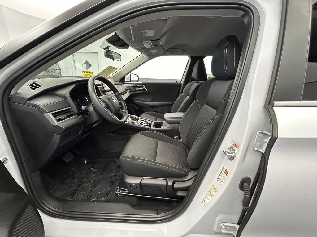 Used 2024 Mitsubishi Outlander ES FWD image 45