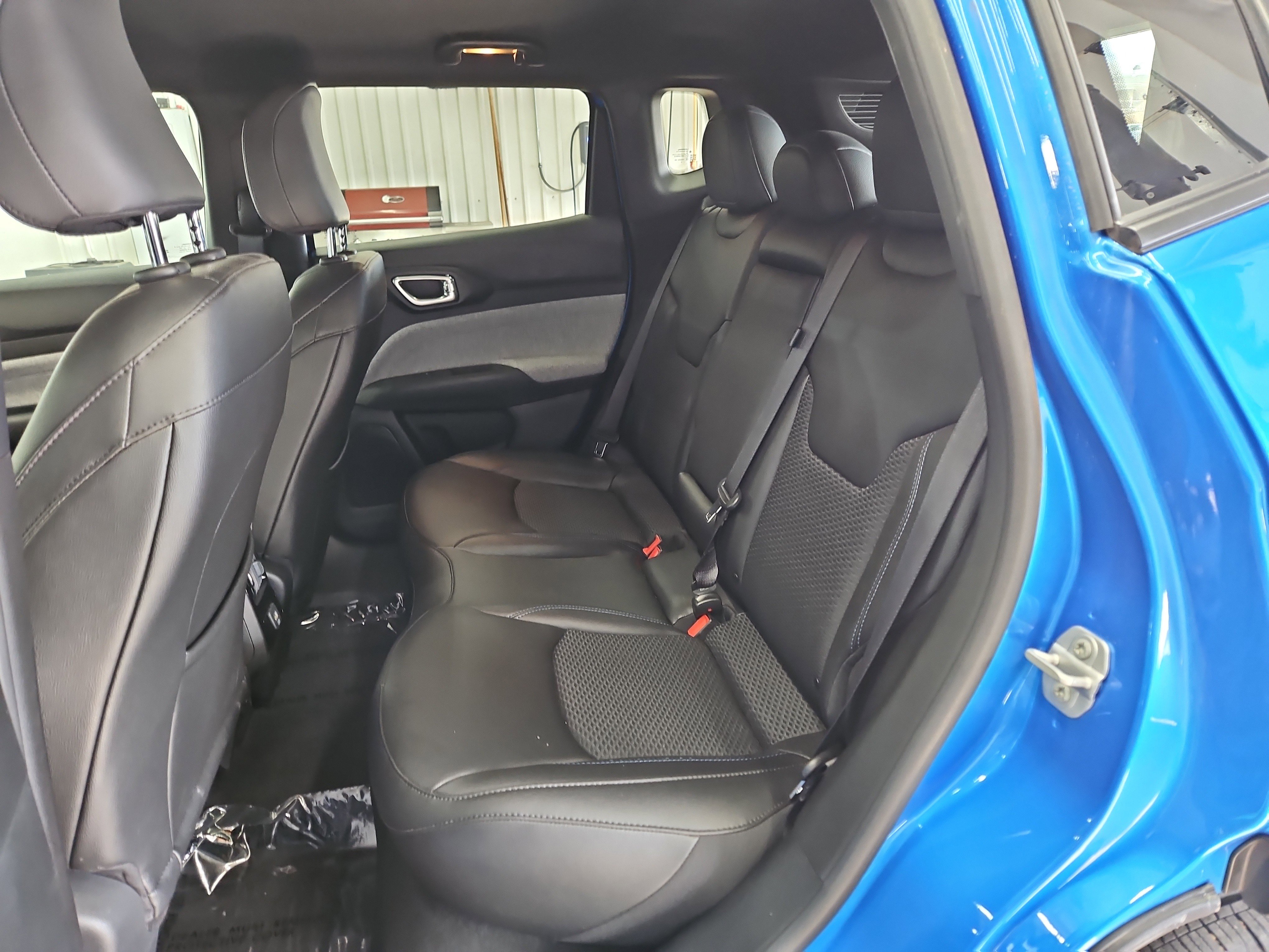 Used 2024 Jeep Compass Latitude image 11