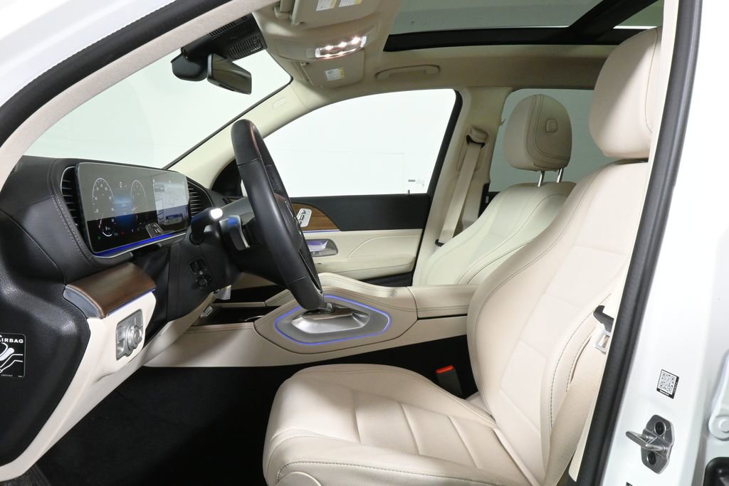 Used 2026 Mercedes-Benz GLS 450 4MATIC image 3