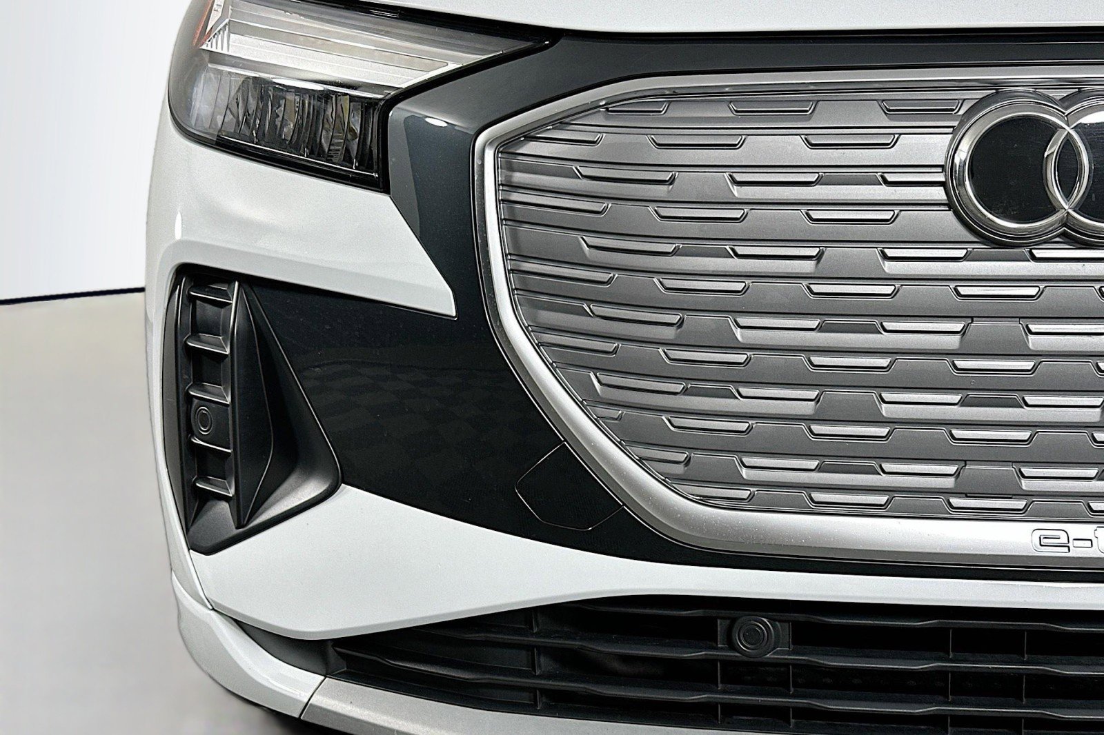 Used 2023 Audi Q4 e-tron Premium w/ Convenience Package image 16