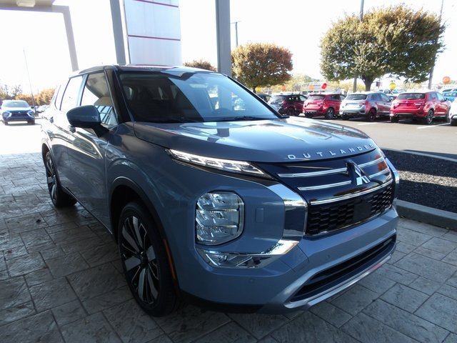 New 2025 Mitsubishi Outlander SE image 3