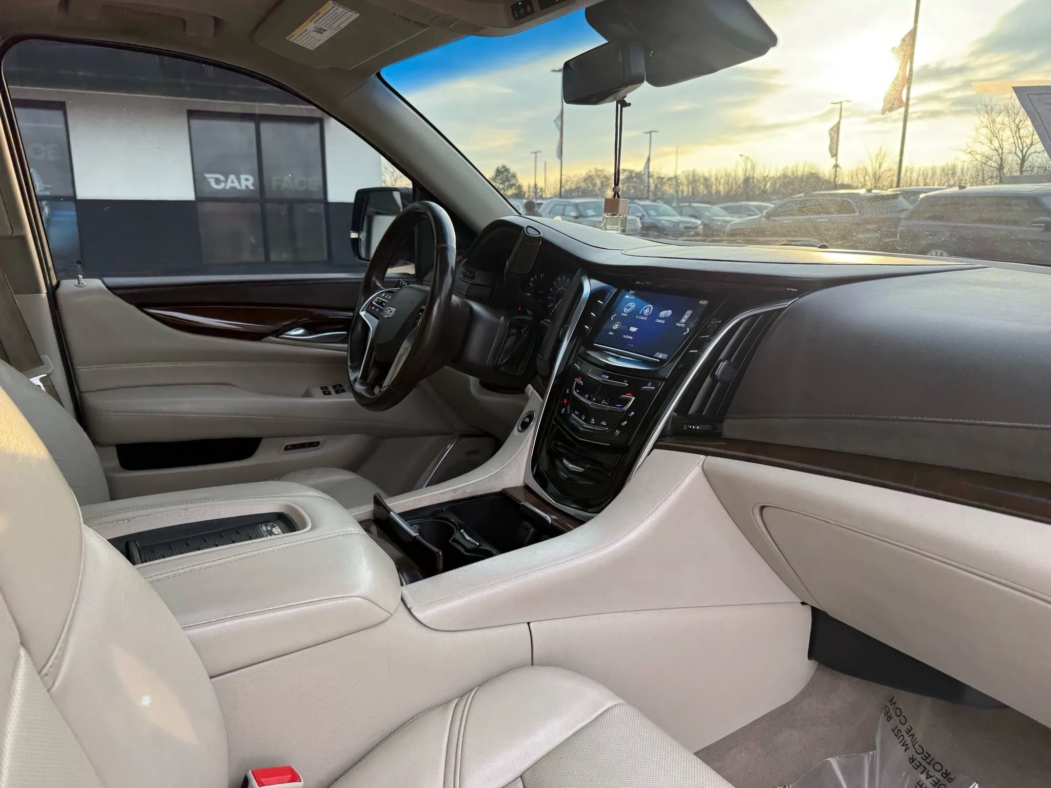 Used 2017 Cadillac Escalade ESV Luxury image 27