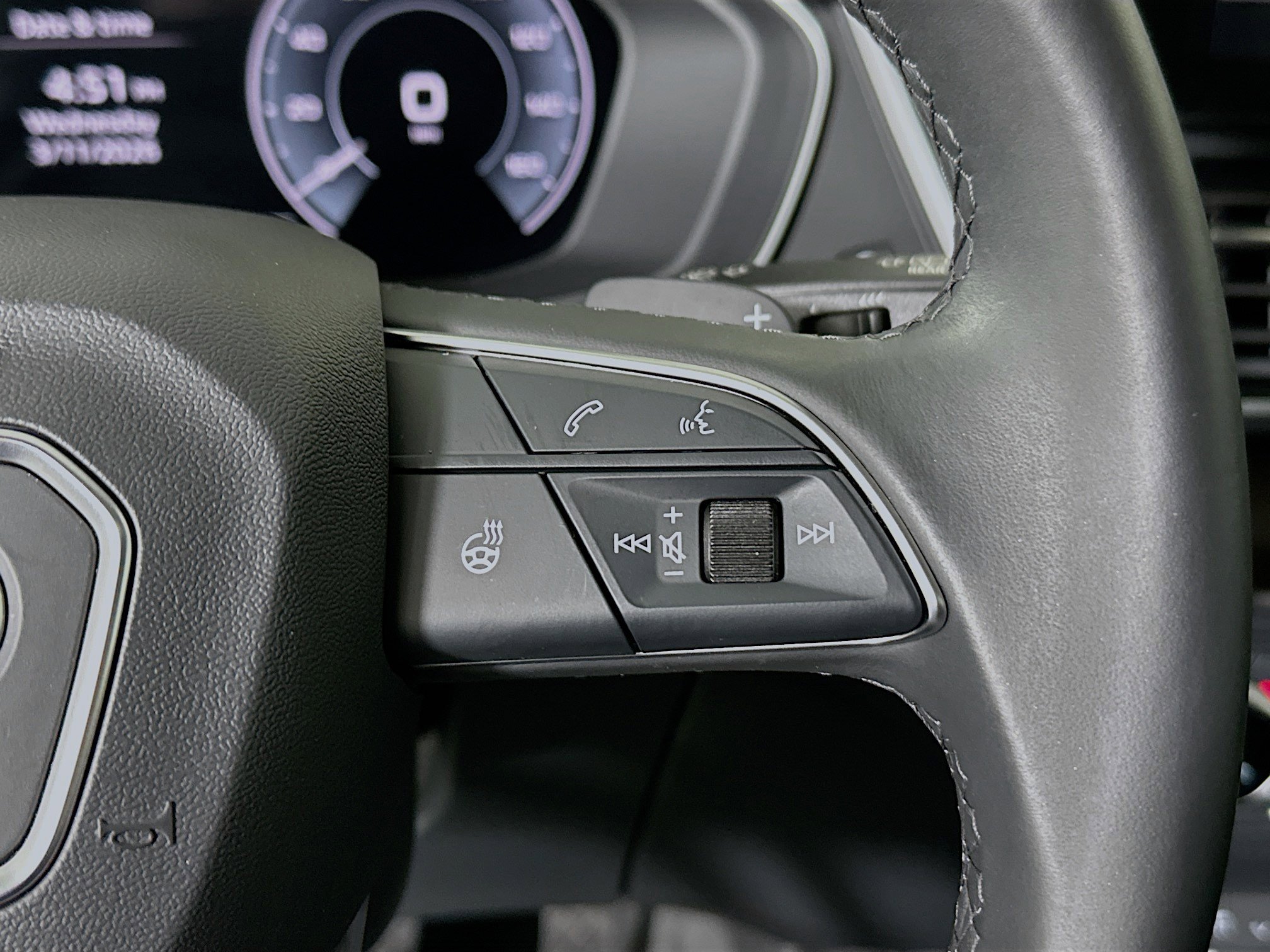 Used 2024 Audi Q5 e Premium Plus w/ Premium Plus Package image 17