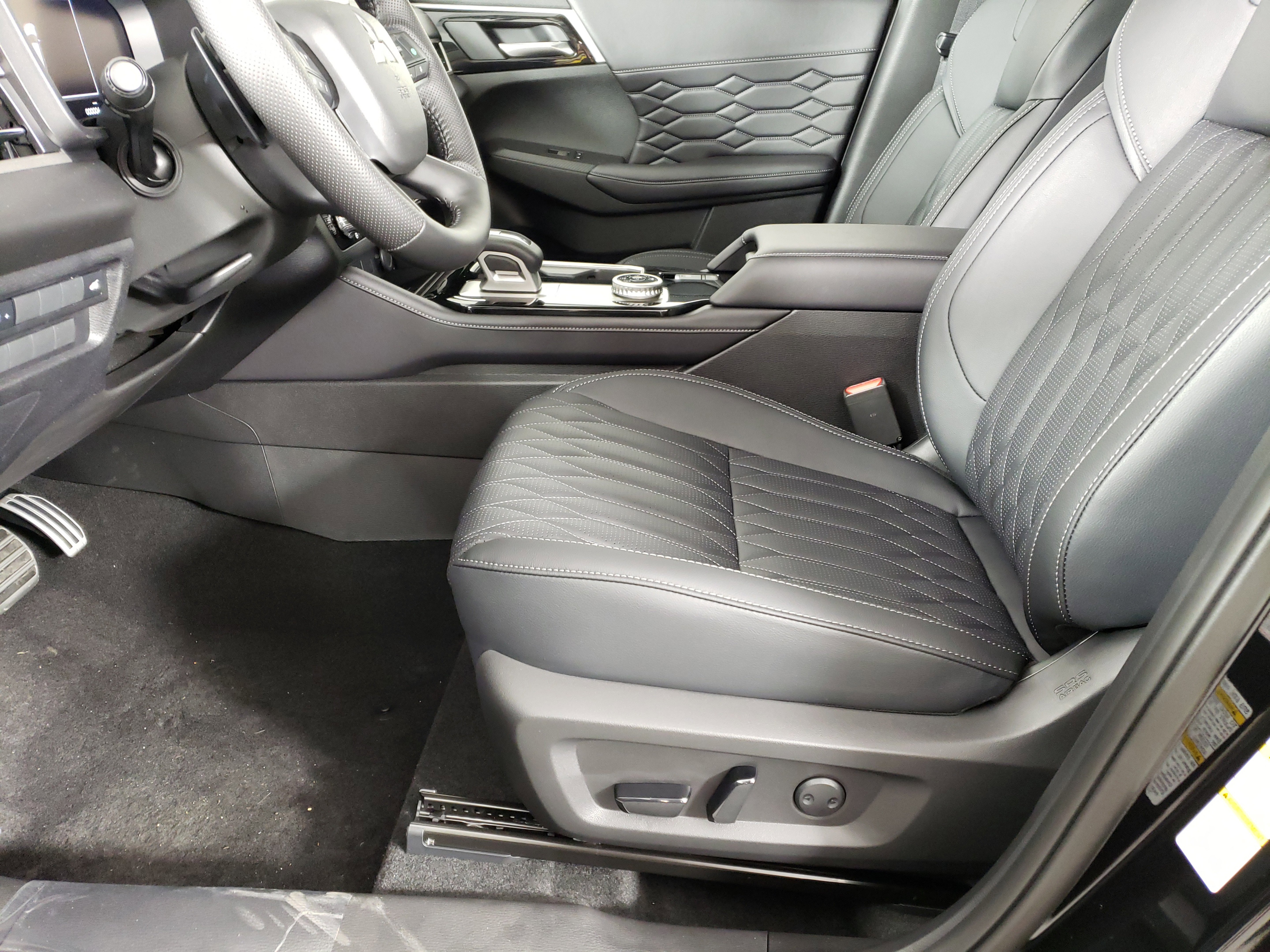 New 2025 Mitsubishi Outlander SEL image 9