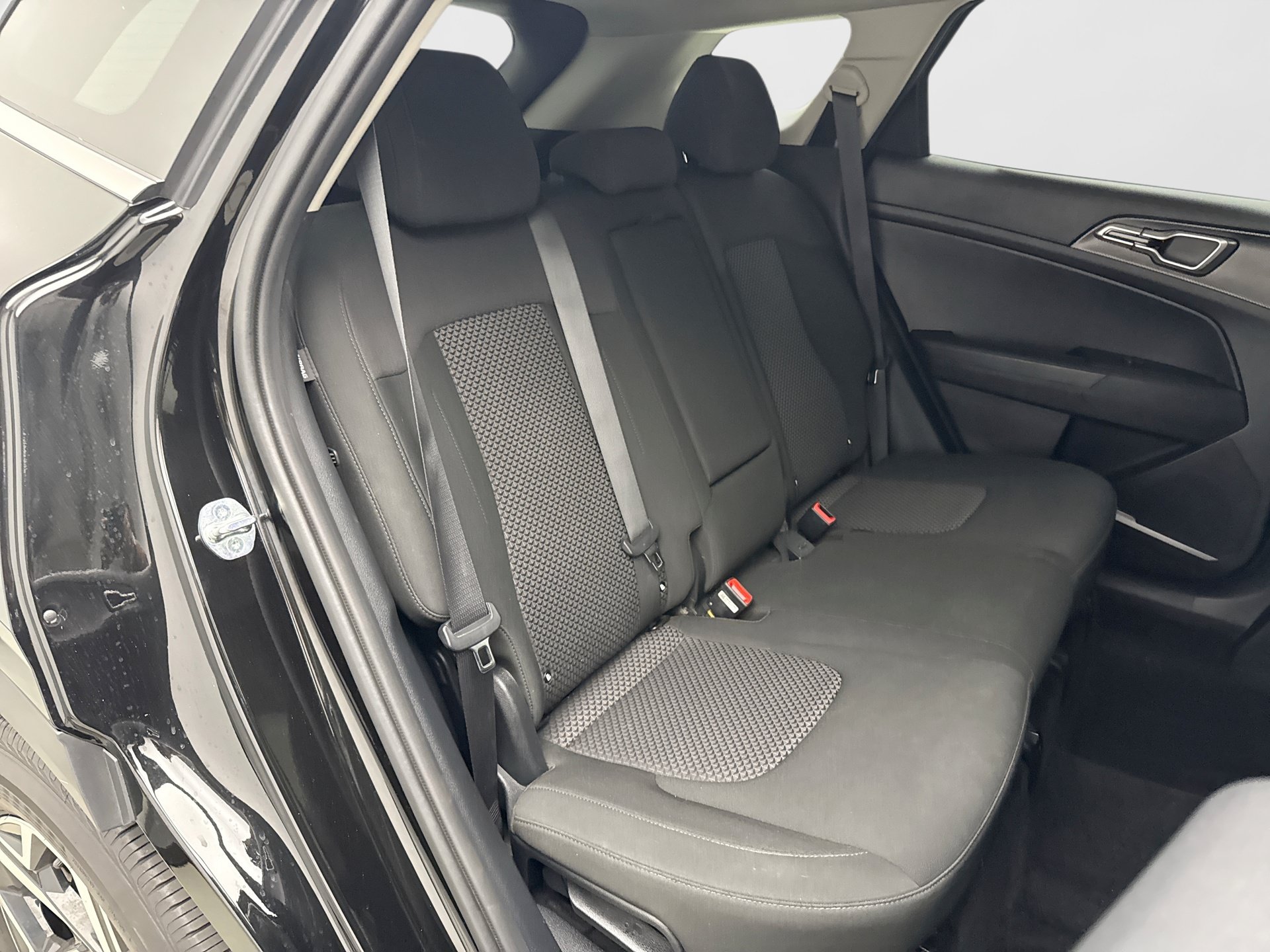 Used 2025 Kia Sportage LX AWD/4WD image 17