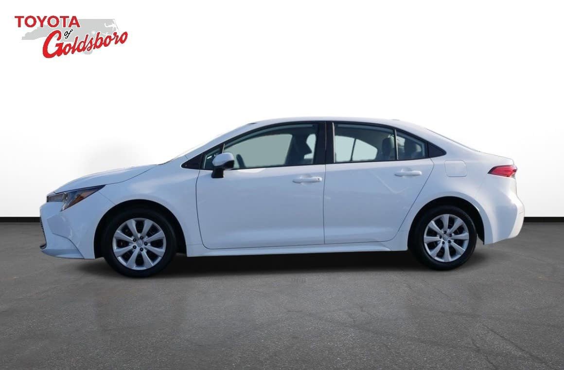 Used 2025 Toyota Corolla LE image 9