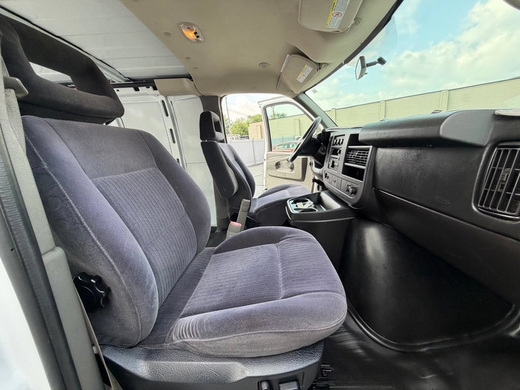 Used 2014 Chevrolet Express 2500 Extended RWD image 38