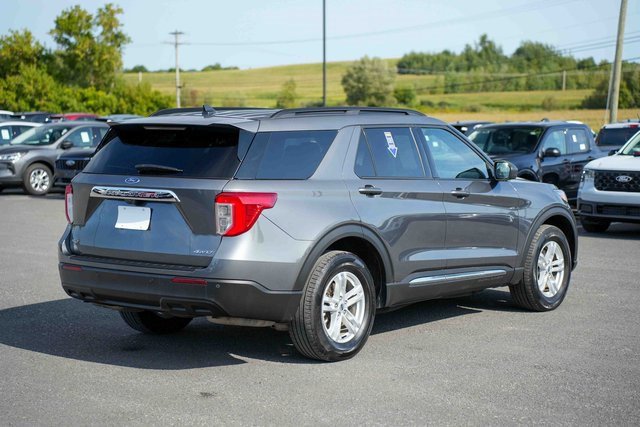 Used 2023 Ford Explorer XLT image 5