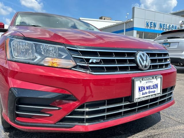 Used 2017 Volkswagen Passat 1.8T R-Line FWD image 4