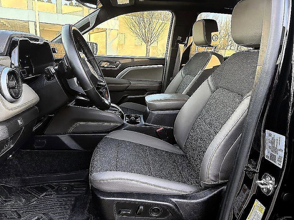 Used 2024 Chevrolet Colorado ZR2 w/ Technology Package image 11
