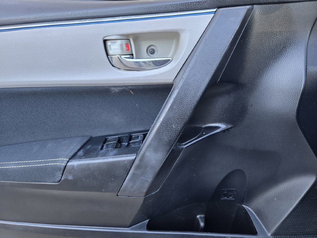 Used 2014 Toyota Corolla LE FWD image 17