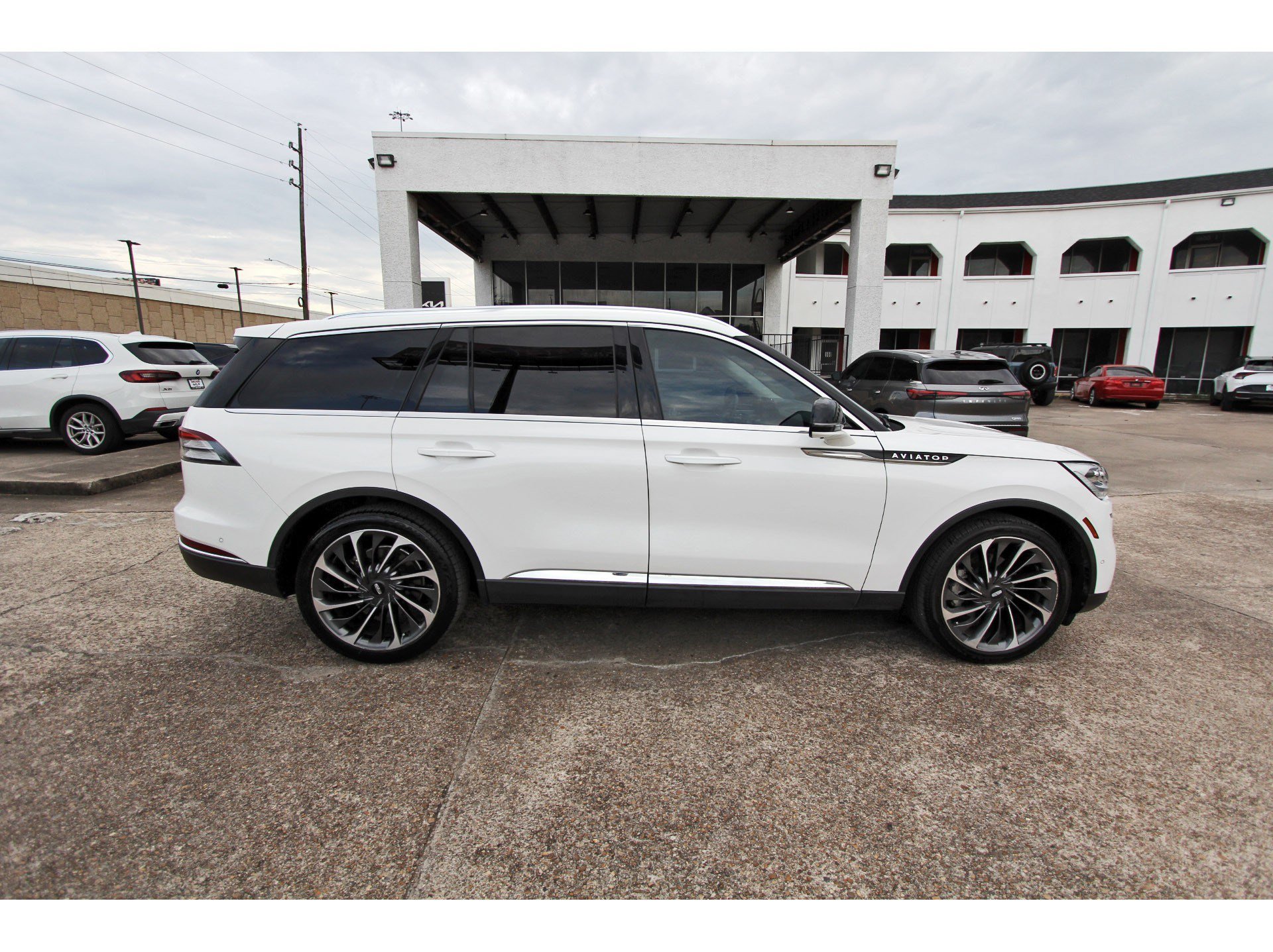 Used 2022 Lincoln Aviator Reserve w/ Equipment Group 201A RWD image 8
