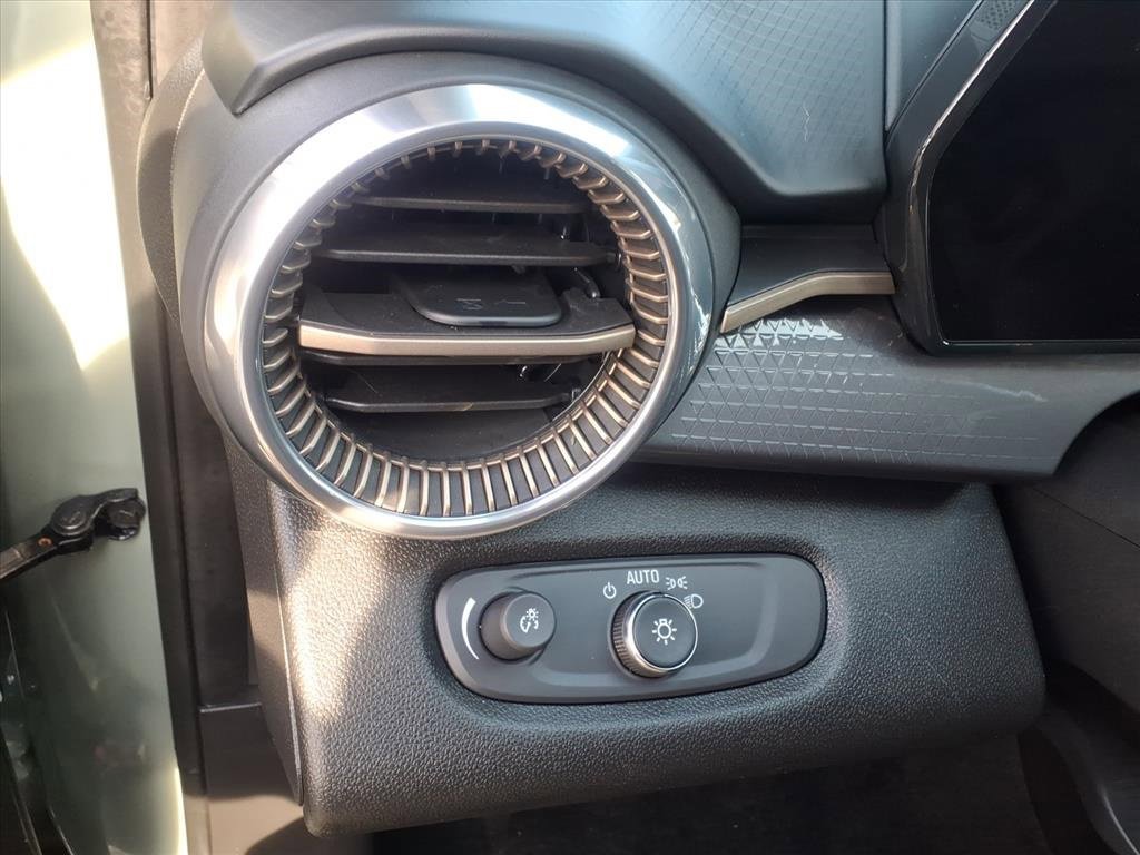 Used 2024 Chevrolet Trax ACTIV w/ Sunroof Package image 29