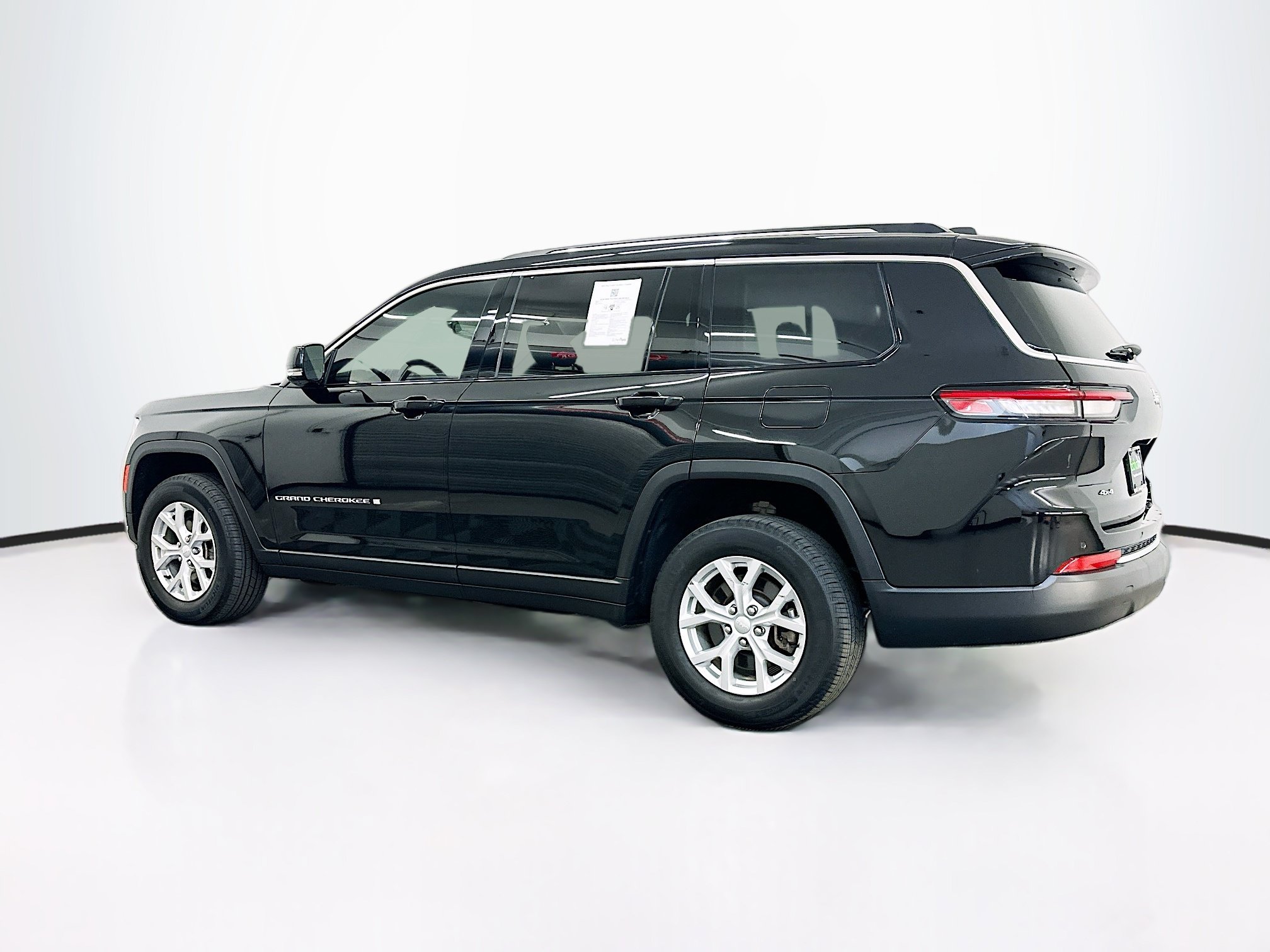 Used 2023 Jeep Grand Cherokee L Limited AWD/4WD image 5