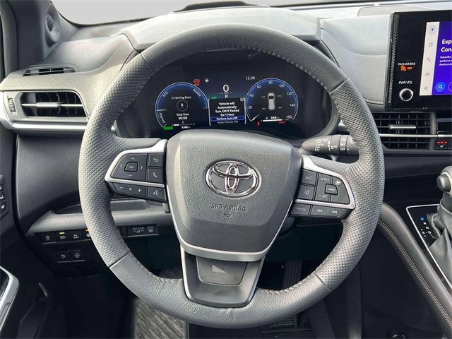 Used 2025 Toyota Sienna Platinum image 17