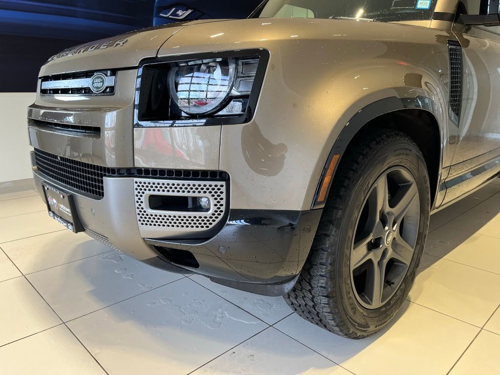 Used 2024 Land Rover Defender 110 X-Dynamic SE image 12