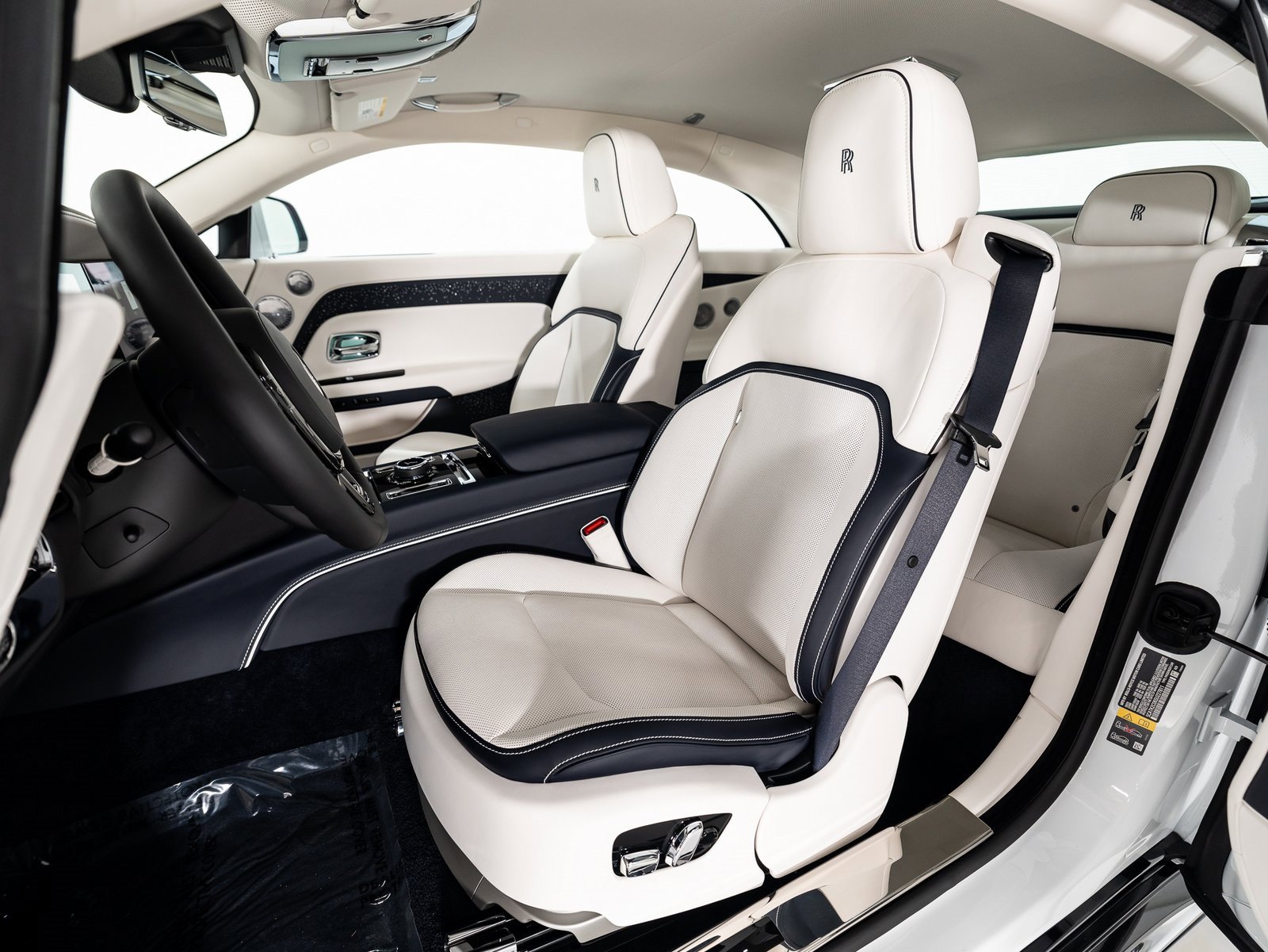 Used 2025 Rolls-Royce Spectre w/ Spectre Launch Package image 18