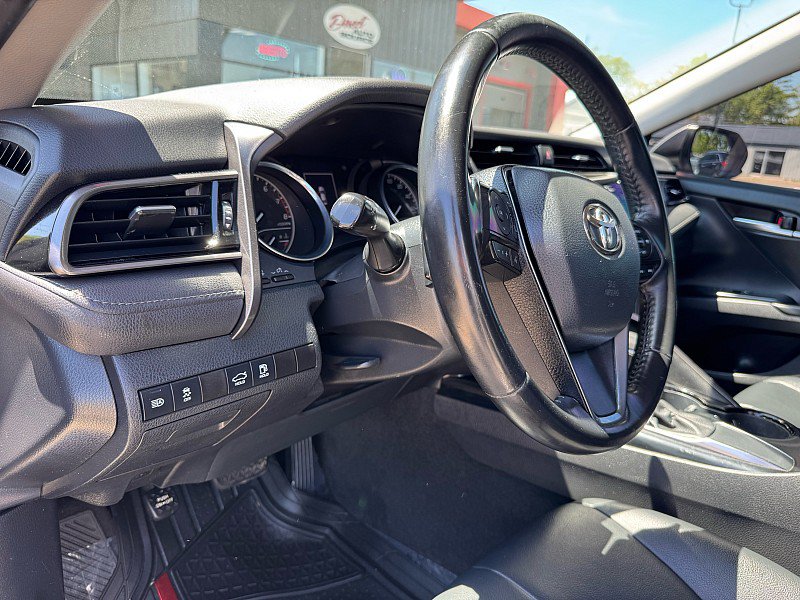 Used 2020 Toyota Camry SE FWD image 11