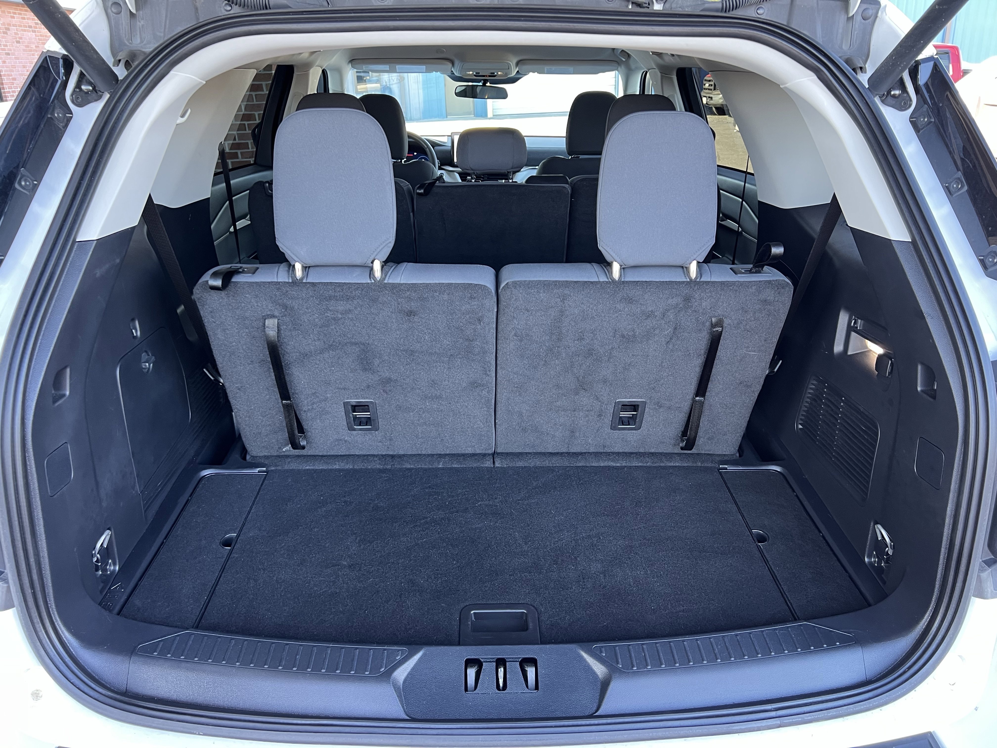 Used 2025 Ford Explorer Active AWD/4WD image 47