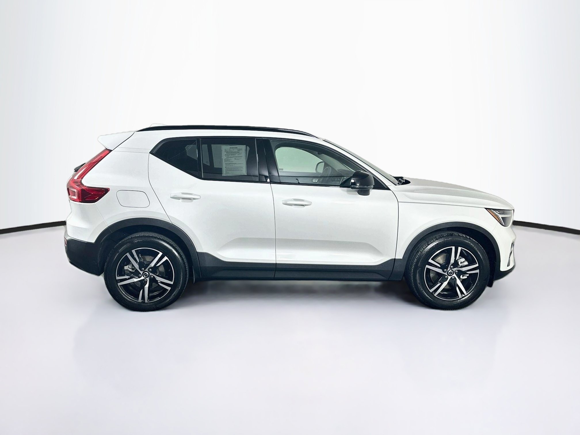 Used 2024 Volvo XC40 B5 Core w/ Protection Package AWD/4WD image 10