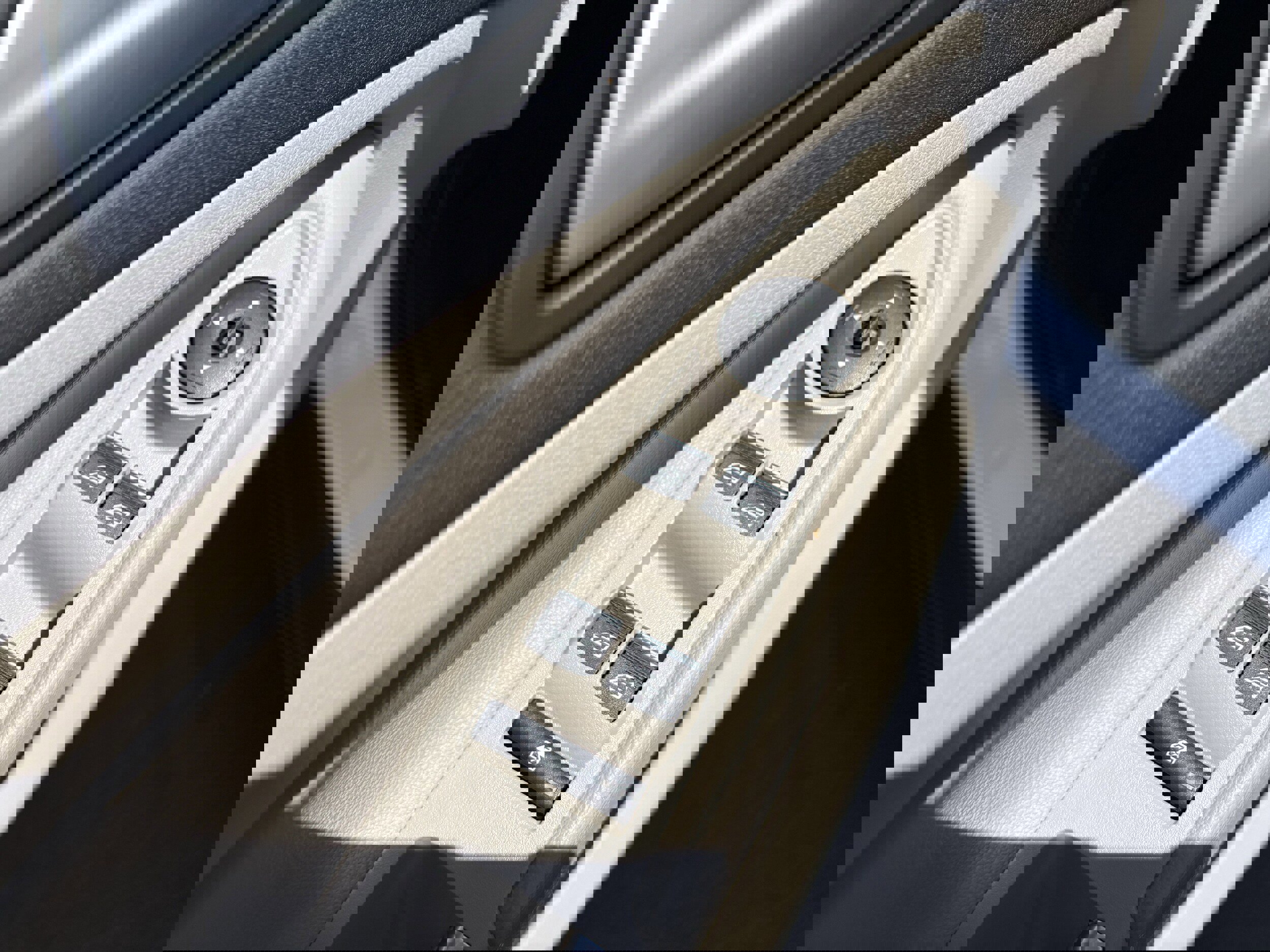 Used 2019 Ford Escape Titanium image 28