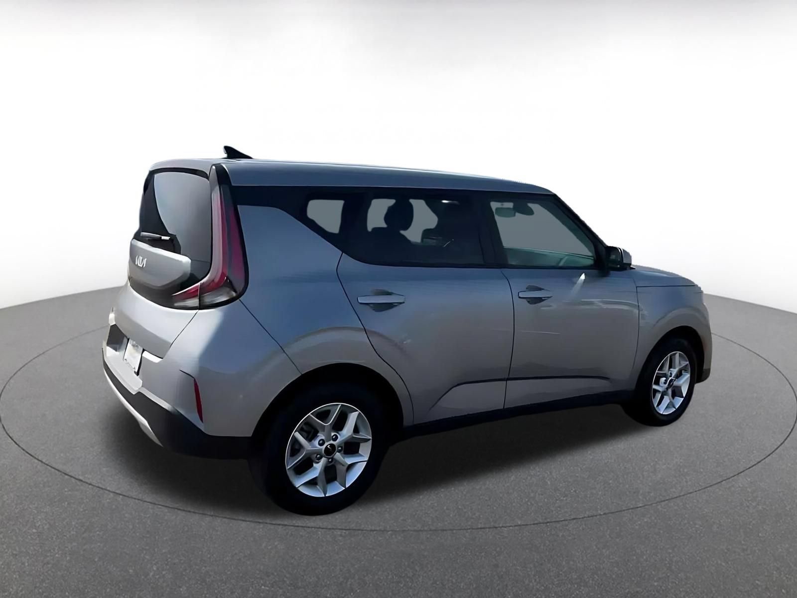Used 2025 Kia Soul LX w/ LX Technology Package FWD image 13