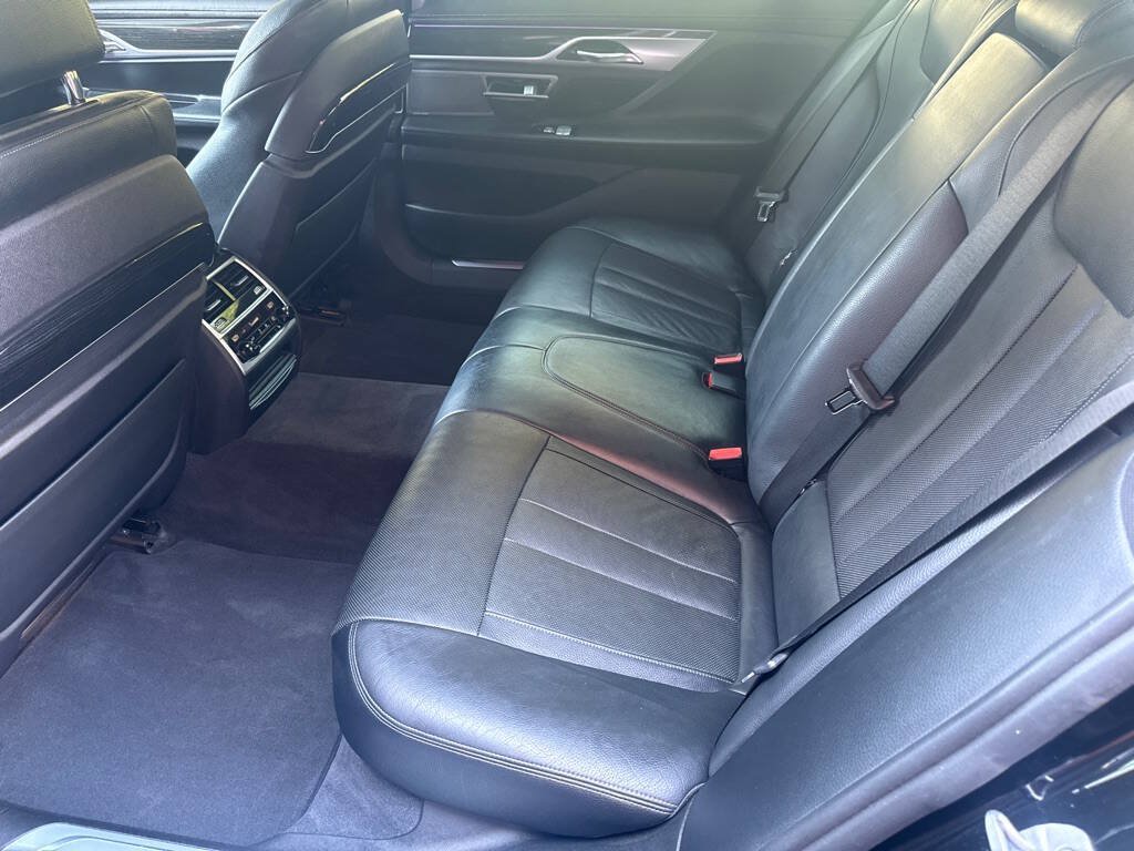 Used 2019 BMW 740i xDrive w/ Executive Package AWD/4WD image 10