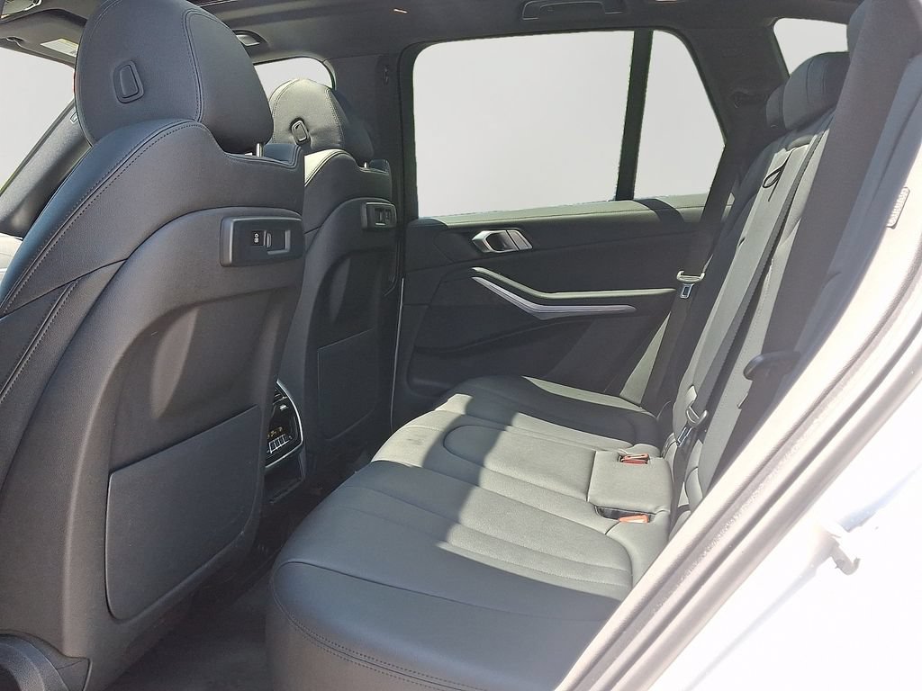 Used 2022 BMW X5 xDrive40i AWD/4WD image 8